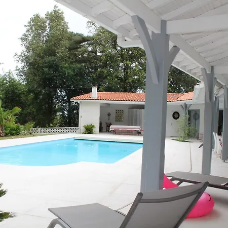 Avec Piscine Villa